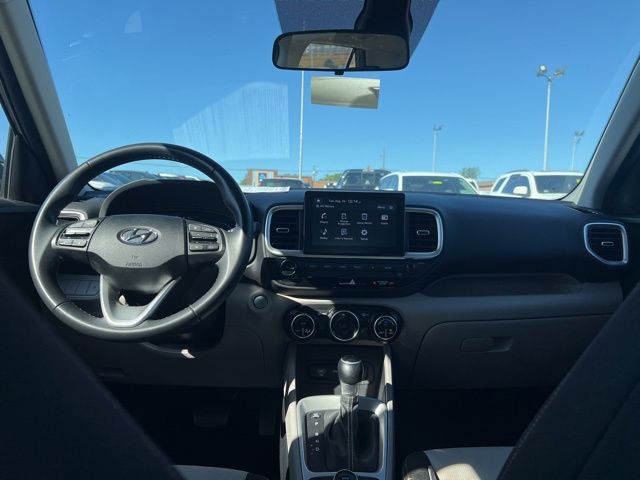 2024 Hyundai Venue SEL photo 30