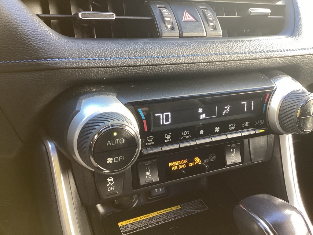 2019 Toyota RAV4 Hybrid XSE photo 3