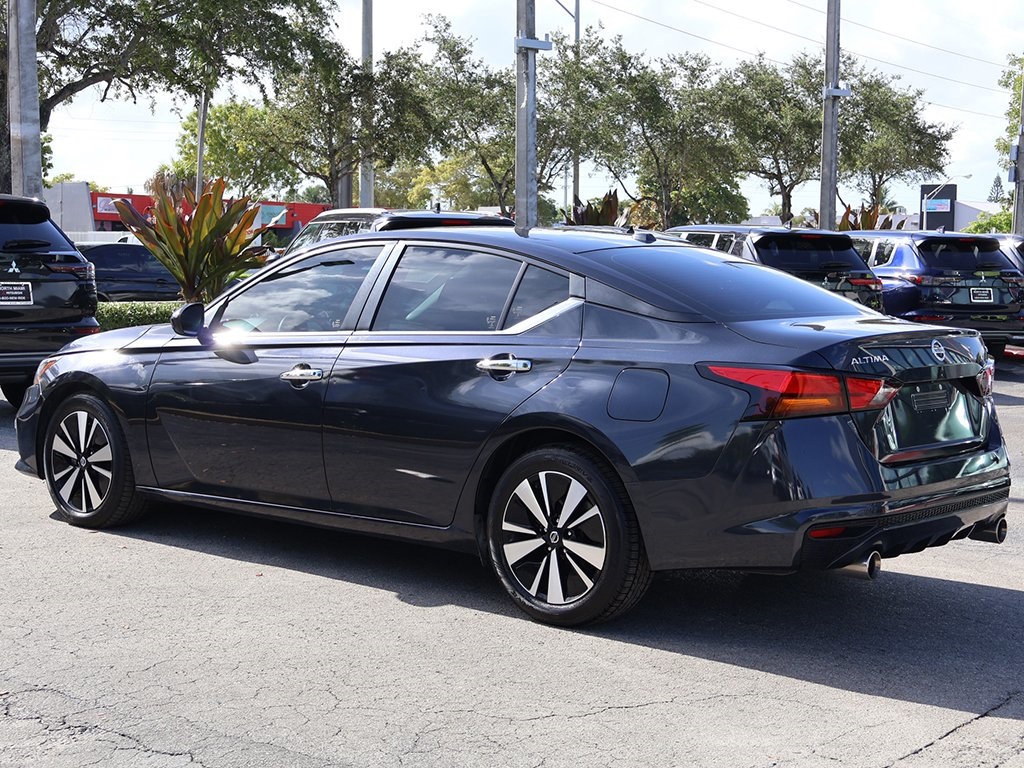 2022 Nissan Altima 2.5 SV photo 2