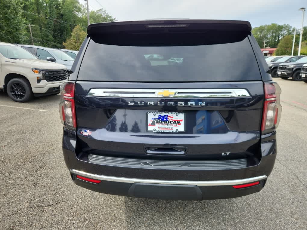 2024 Chevrolet Suburban LT photo 7