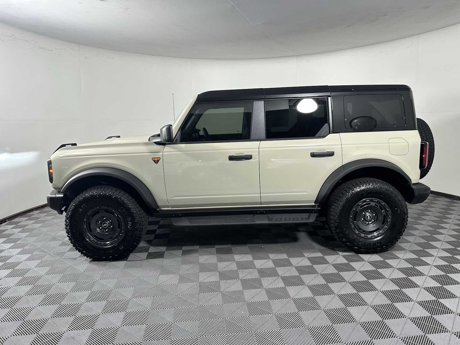 2025 Ford Bronco Badlands photo 4