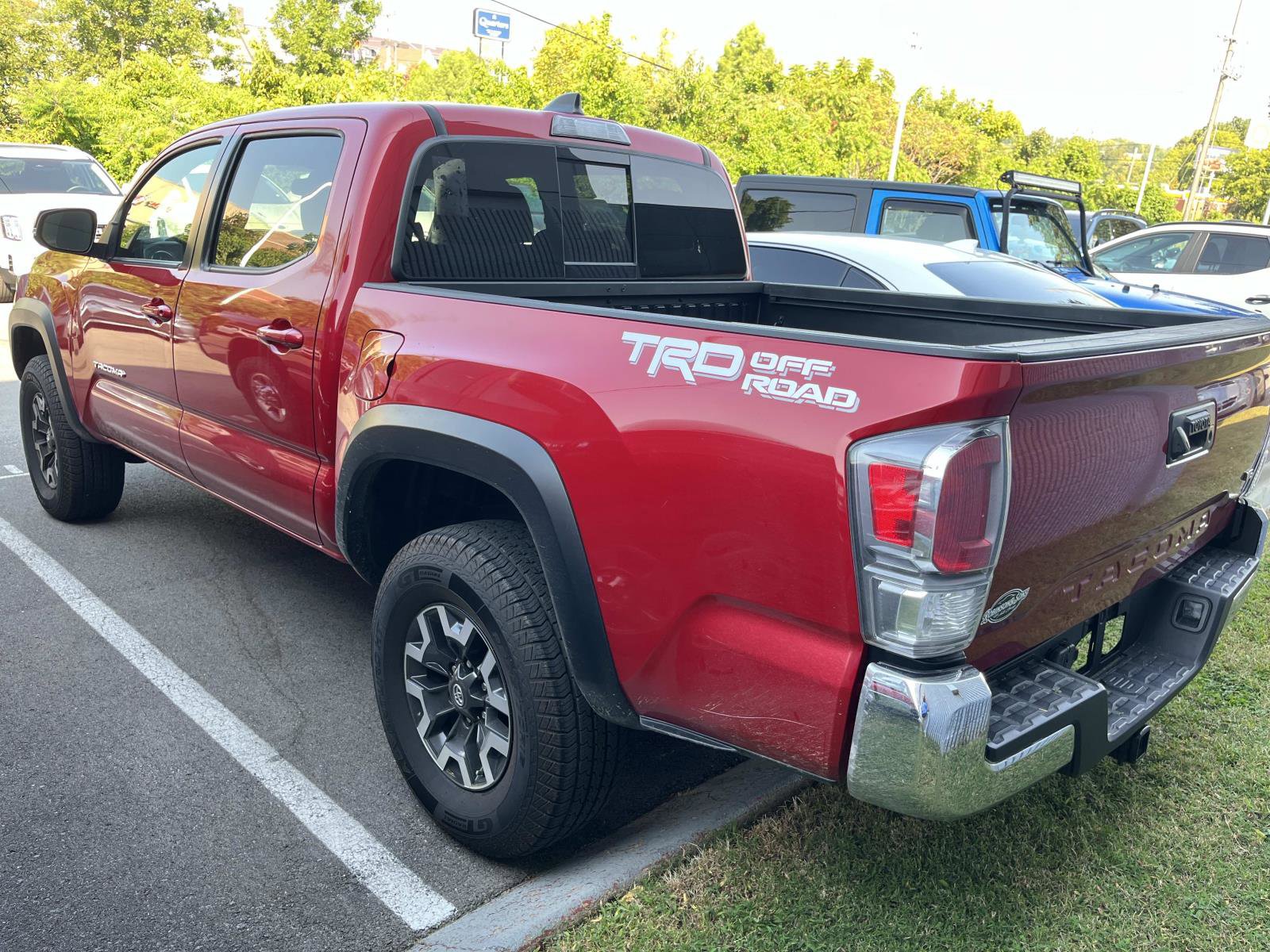 2022 Toyota Tacoma TRD Off-Road photo 2