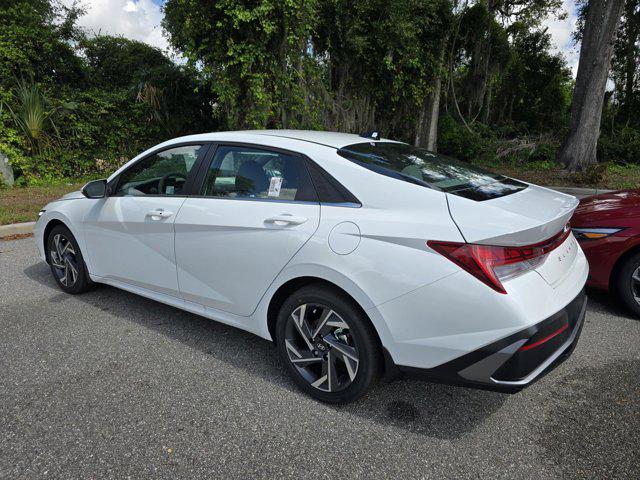 2025 Hyundai Elantra SEL Convenience photo 5