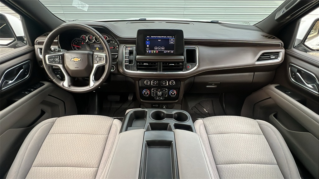 2024 Chevrolet Suburban LS photo 3