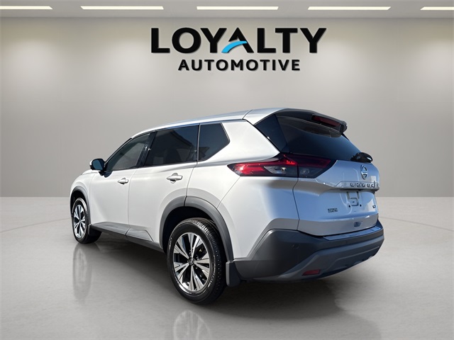 2021 Nissan Rogue SV photo 2