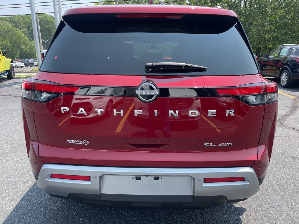 2024 Nissan Pathfinder SL photo 3