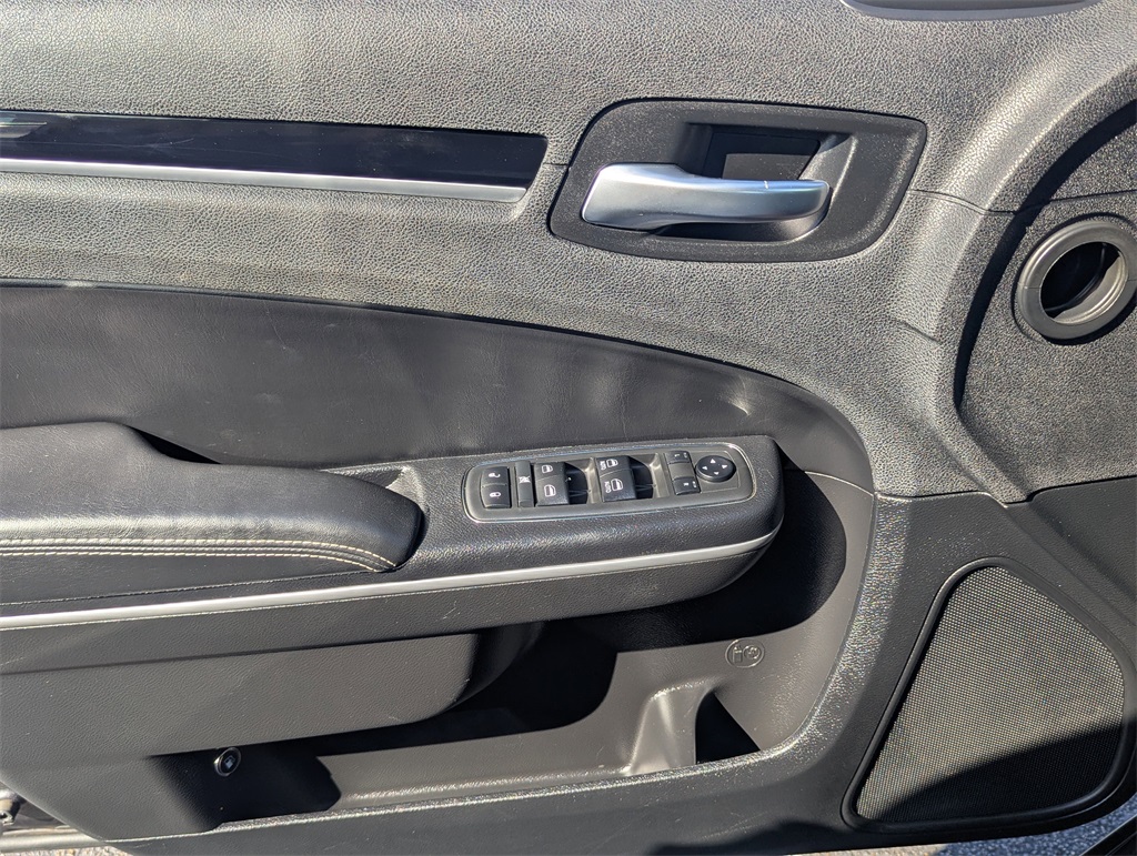 2019 Chrysler 300 S photo 10