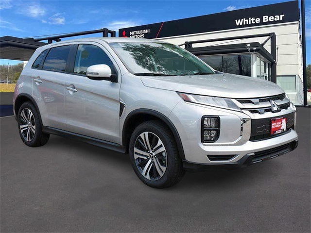 2025 Mitsubishi Outlander Sport SE's photo