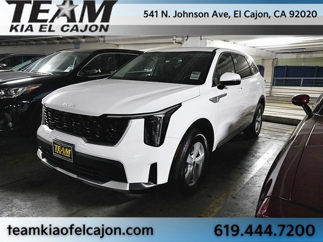 2025 Kia Sorento LX's photo