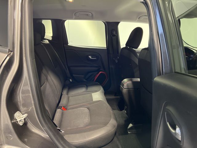 2017 Jeep Renegade Trailhawk photo 19