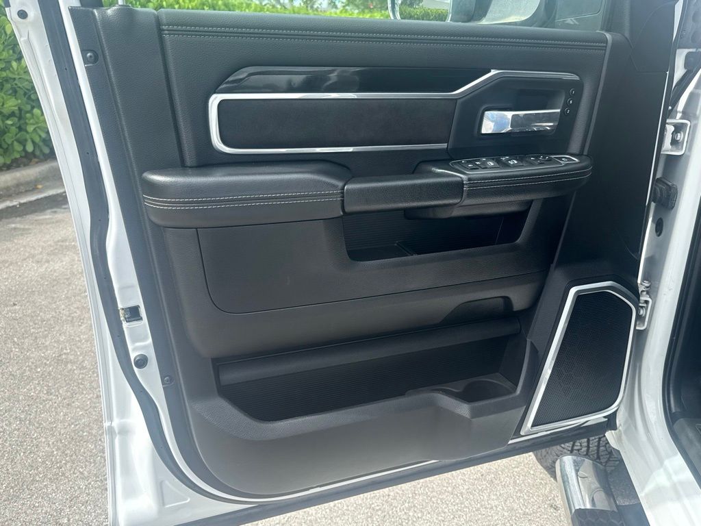 2020 Ram 3500 Laramie photo 25