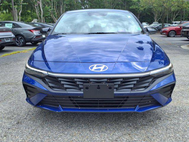 2025 Hyundai Elantra SEL Sport photo 2