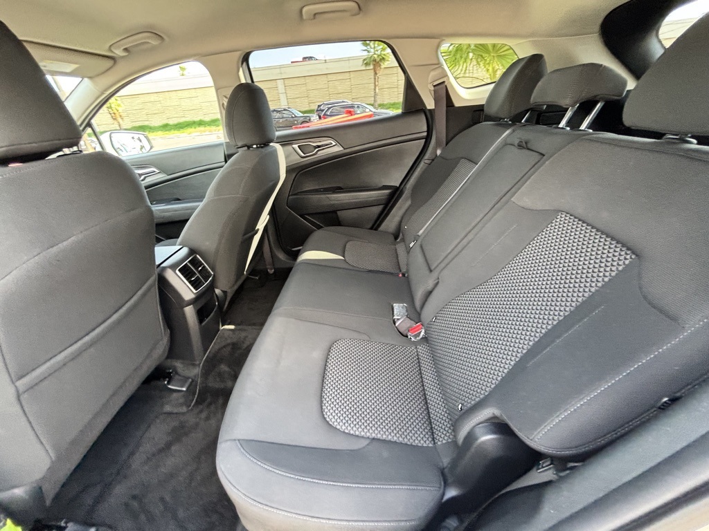 2023 Kia Sportage Hybrid LX photo 17