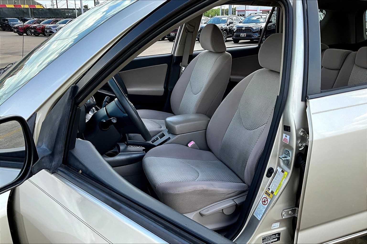 2008 Toyota RAV4 Sport photo 7