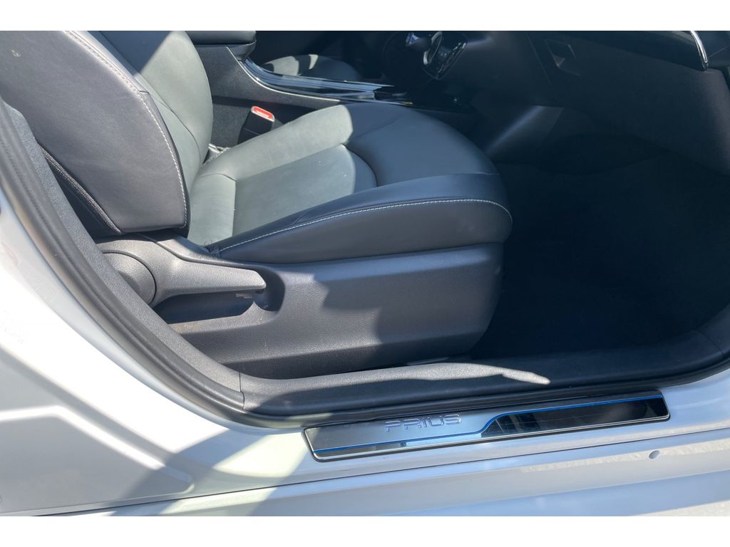 2022 Toyota Prius Prime XLE photo 21