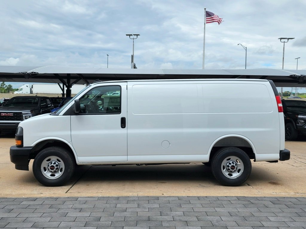2025 Gmc Savana Cargo 2500 photo 2