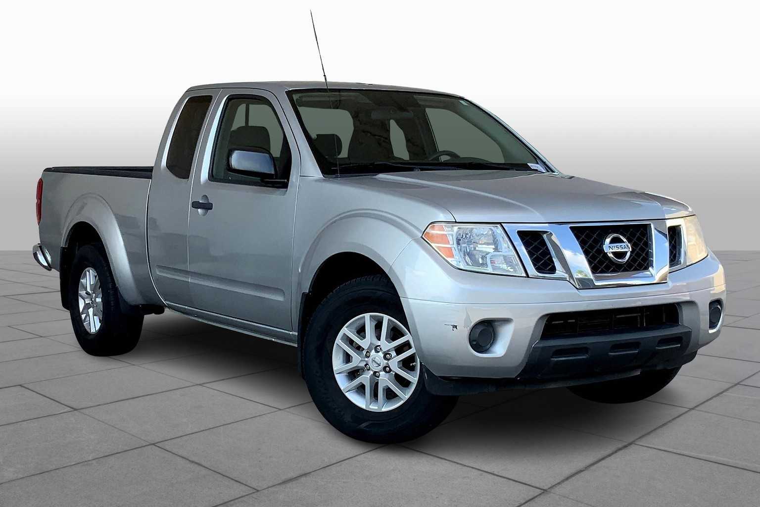 2017 Nissan Frontier SV photo 2