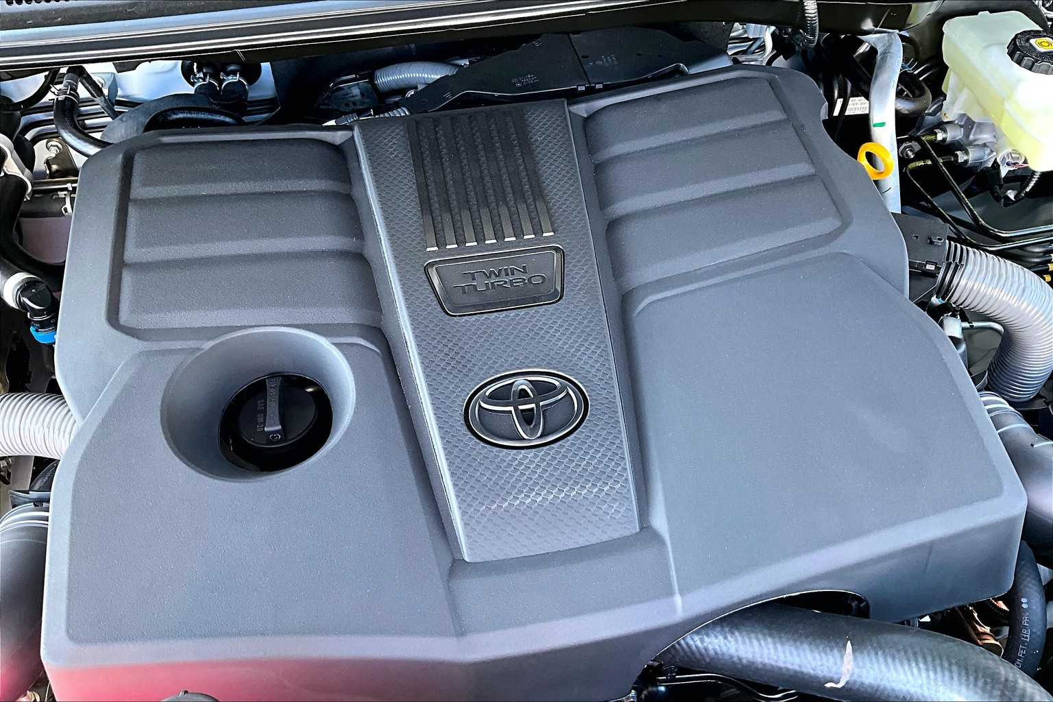2025 Toyota Tundra SR5 CrewMax photo 15
