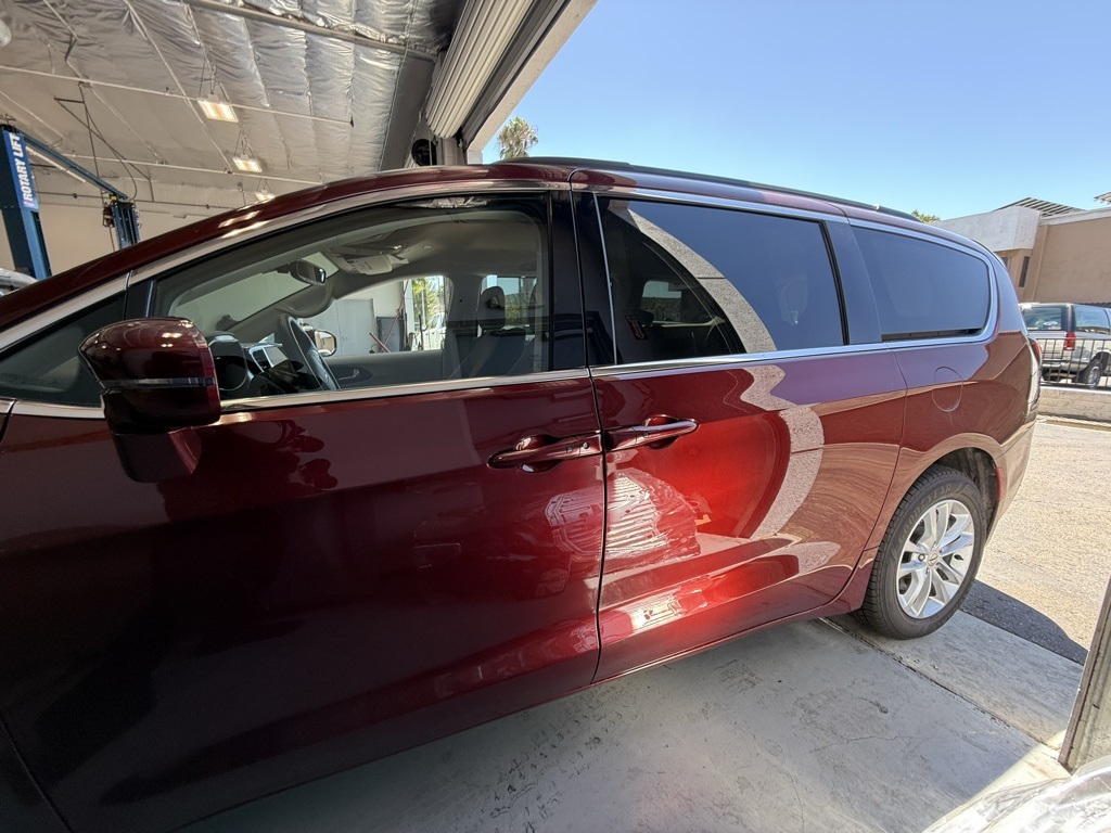 2021 Chrysler Pacifica Touring photo 3