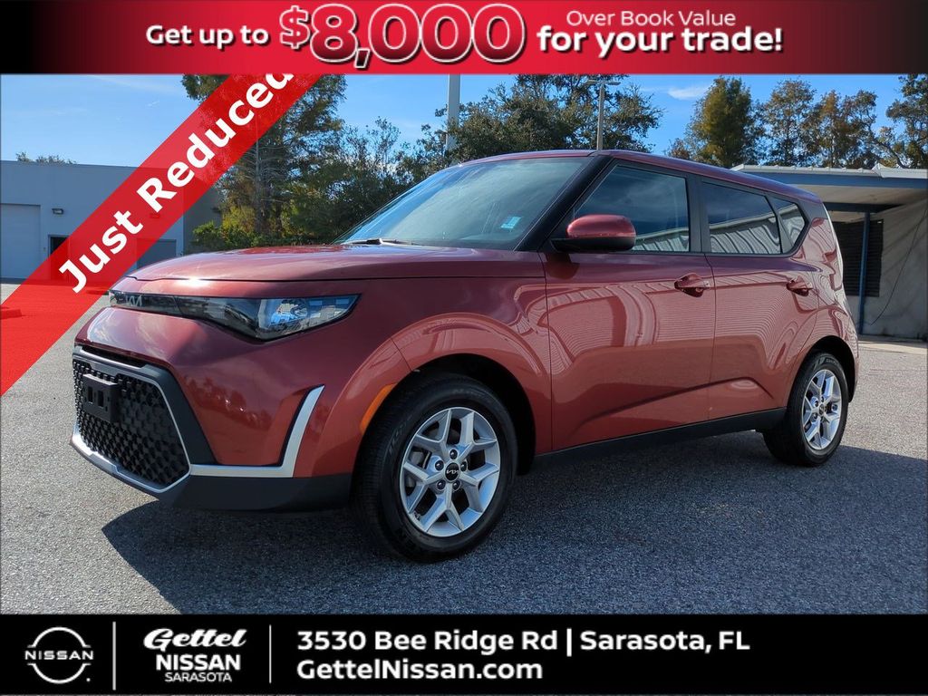 2024 Kia Soul LX's photo