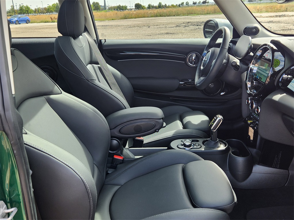 2024 Mini Cooper 2 Door Hardtop SE photo 16
