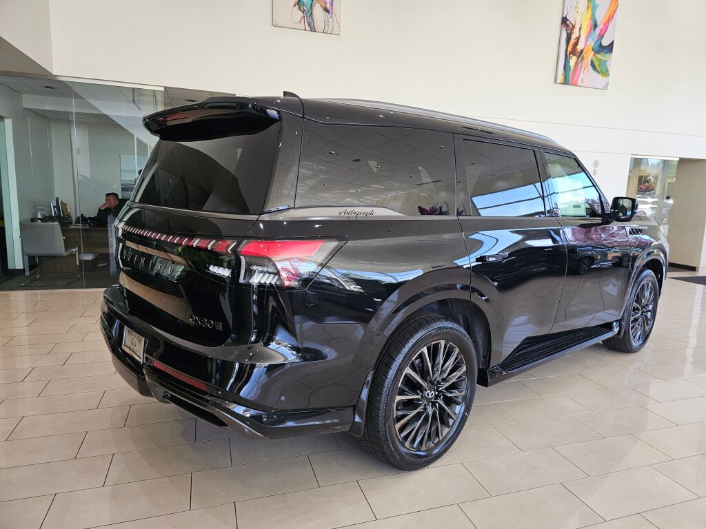 2025 Infiniti QX80 photo 7