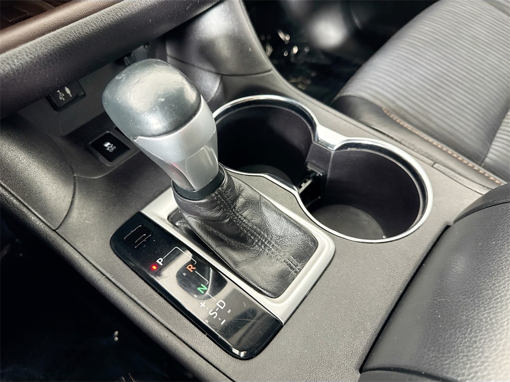 2016 Toyota Highlander LE Plus photo 34