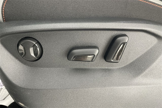 2025 Volkswagen Atlas Peak Edition SE photo 2