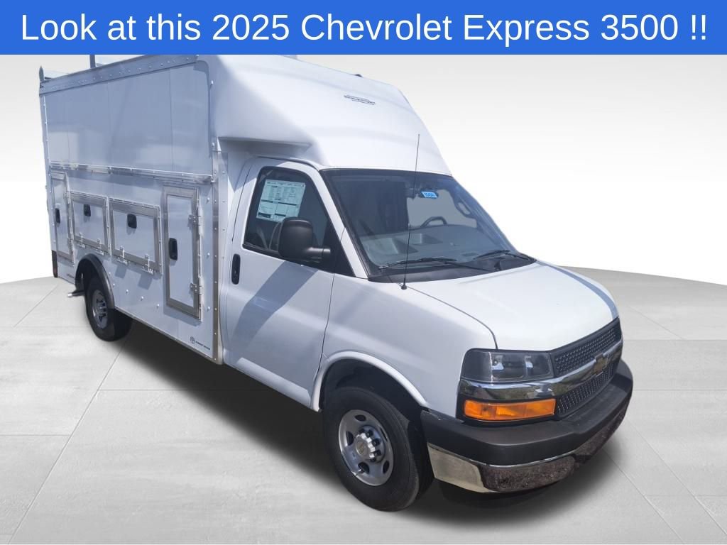 2025 Chevrolet Express Cutaway Base's photo