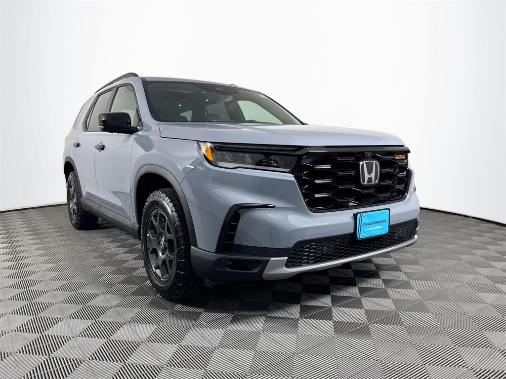 2025 Honda Pilot TrailSport photo 3