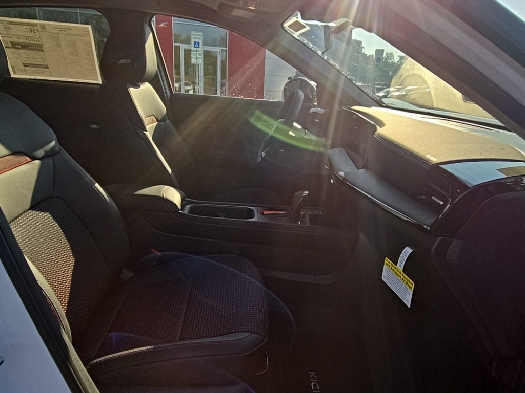 2026 Nissan Kicks SR photo 21