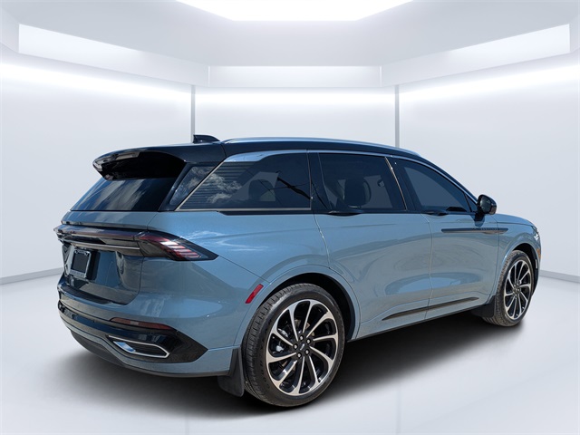 2025 Lincoln Nautilus Black Label photo 3