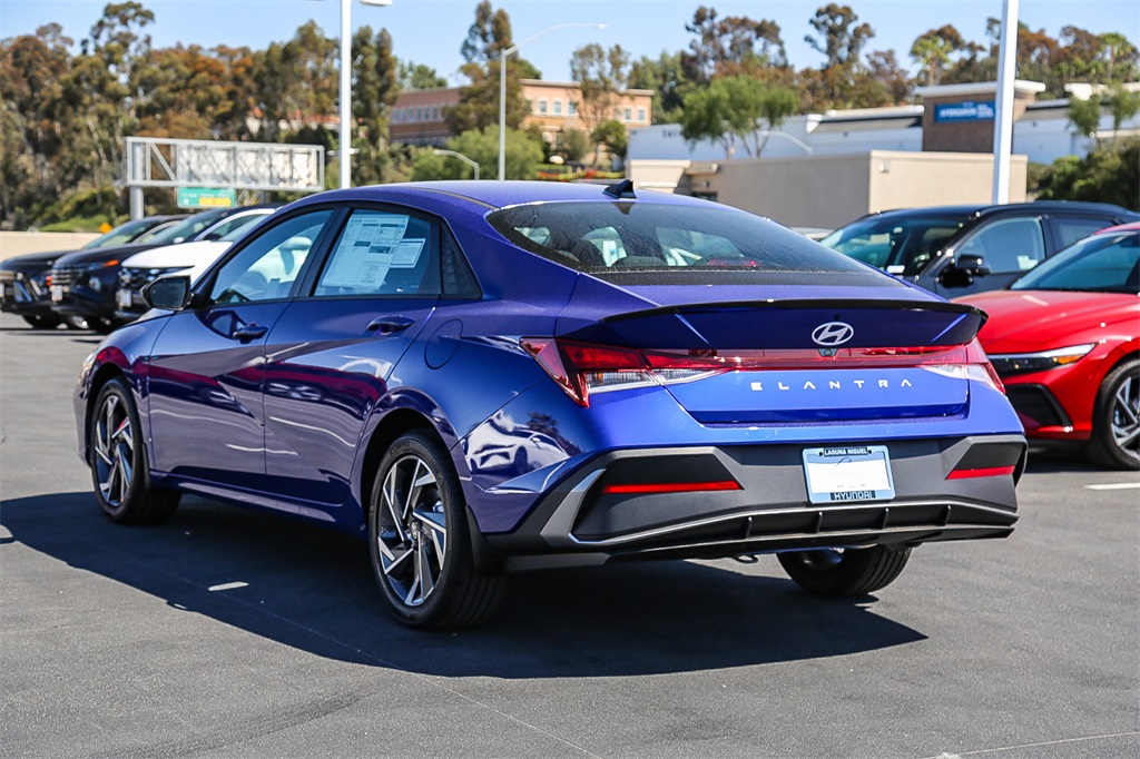 2025 Hyundai Elantra SEL Sport photo 4