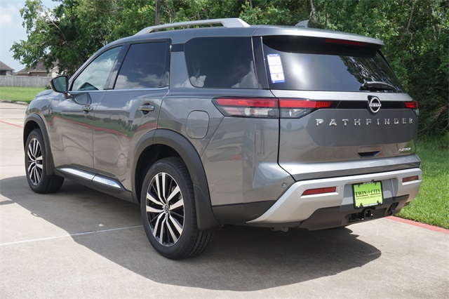 2025 Nissan Pathfinder Platinum photo 4
