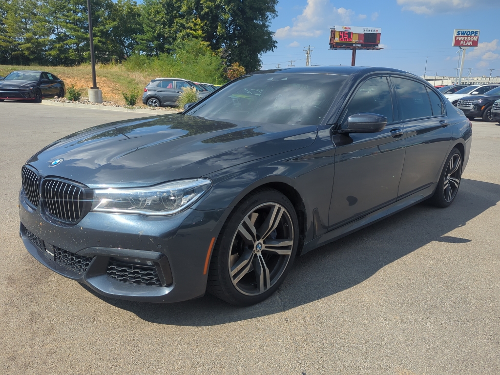 2019 Bmw 750i Sedan photo 2