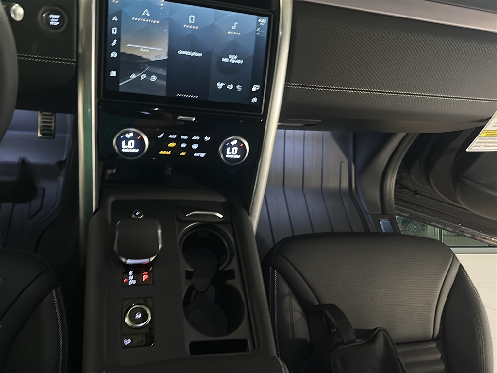 2025 Land Rover Discovery SE photo 20