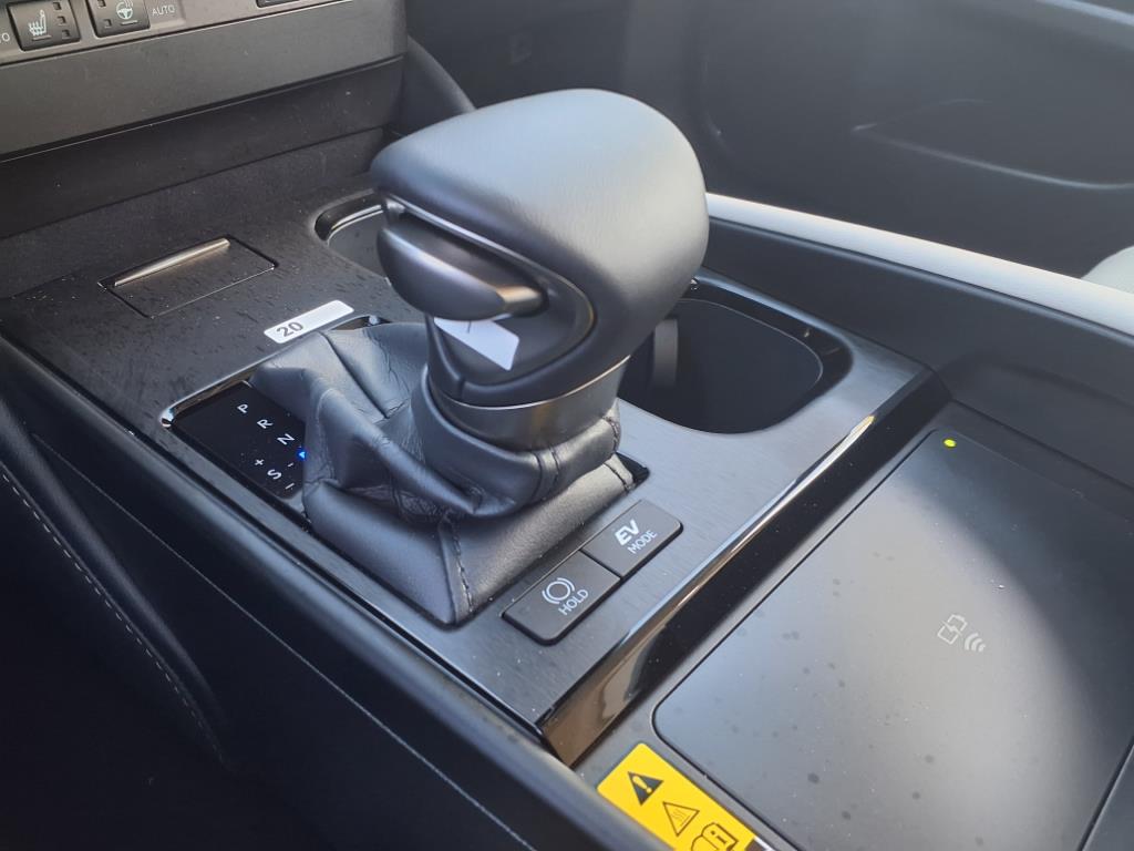 2025 Lexus ES 300h photo 15