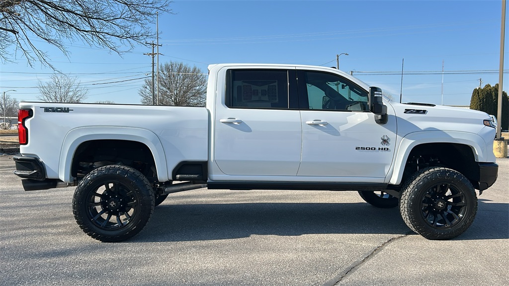 2025 Chevrolet Silverado 2500HD LTZ photo 3