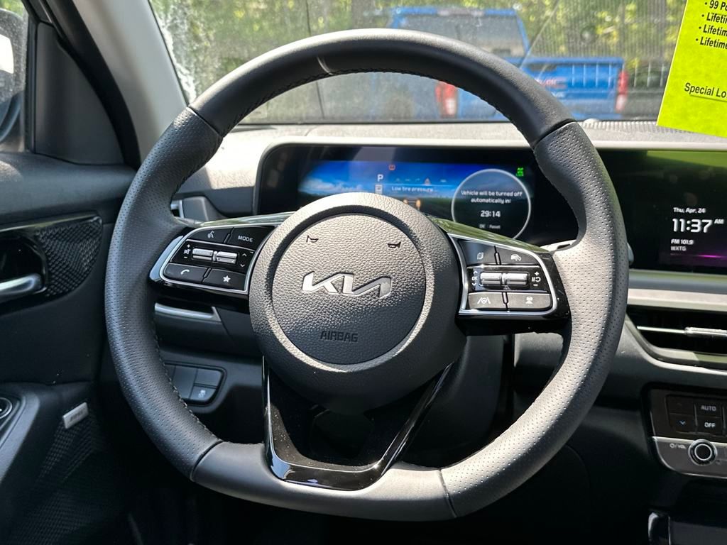 2024 Kia Seltos SX photo 13