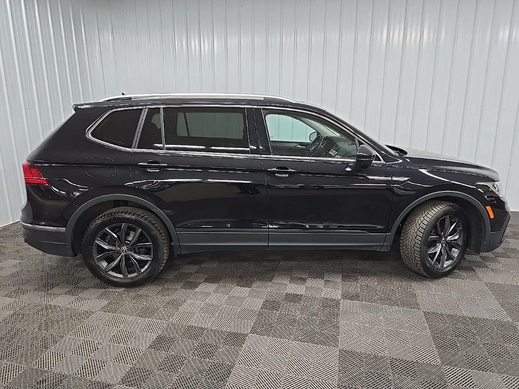 2022 Volkswagen Tiguan SE photo 2