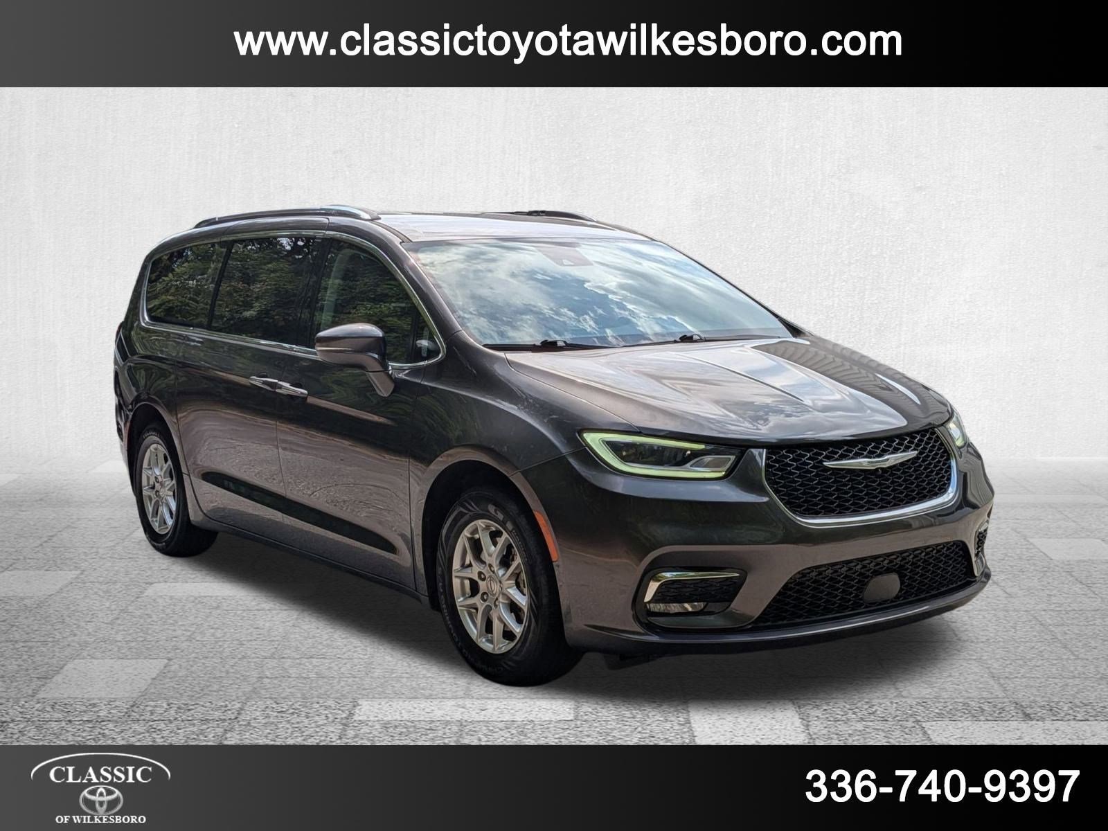 2021 Chrysler Pacifica Touring L photo 3