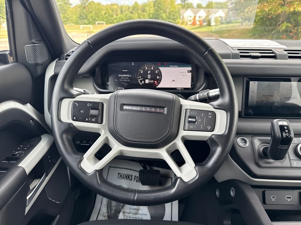 2022 Land Rover Defender 110 X-Dynamic HSE photo 17