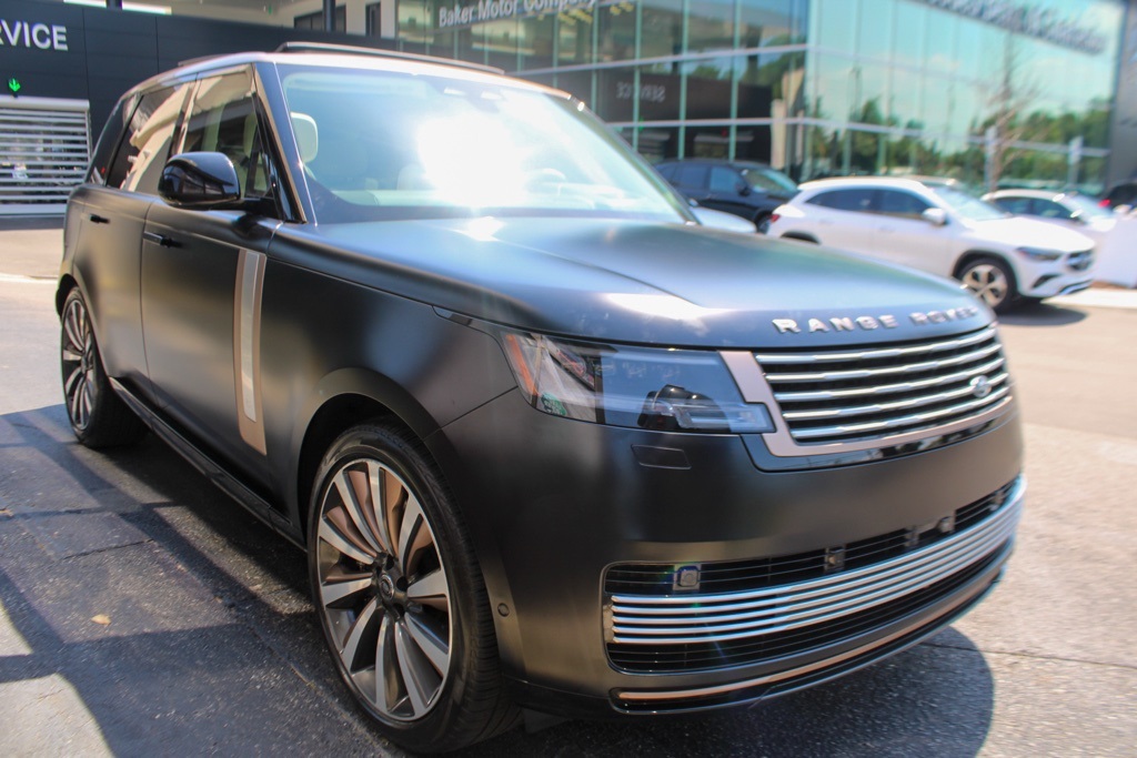 2024 Land Rover Range Rover SV photo 8