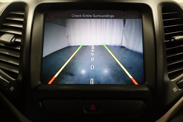 2016 Jeep Cherokee Altitude photo 18
