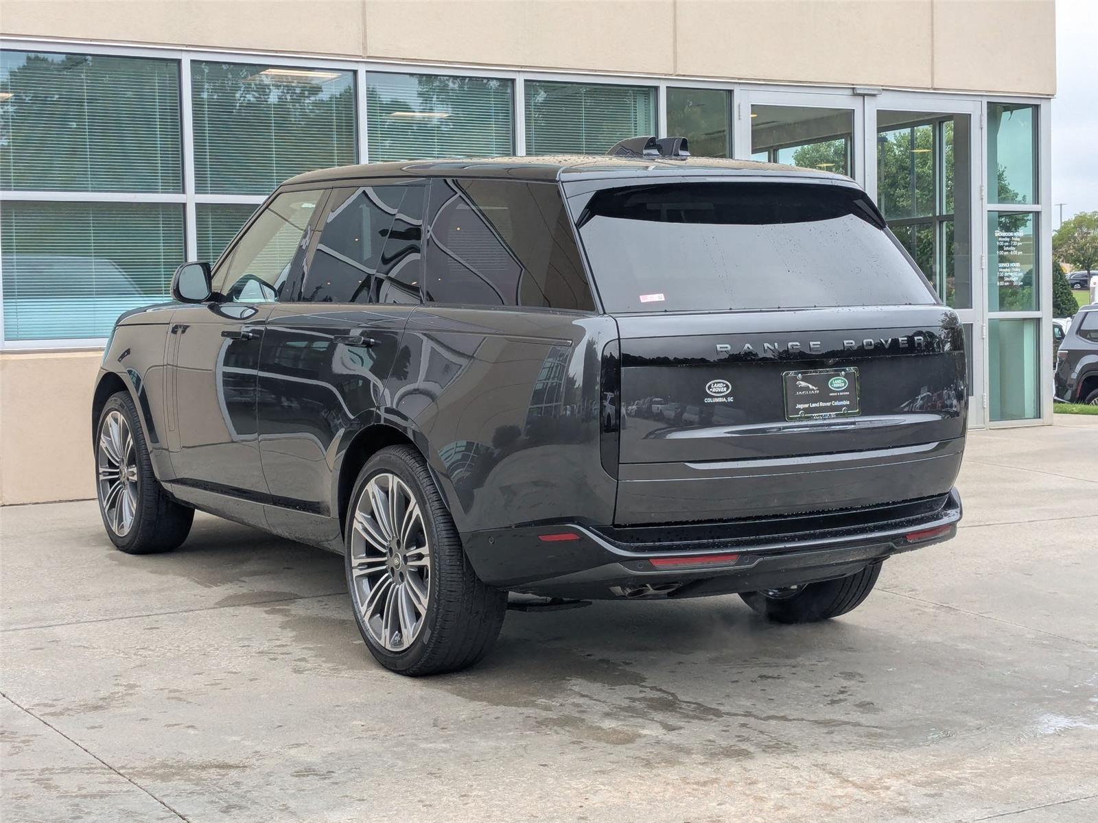 2025 Land Rover Range Rover SE photo 4