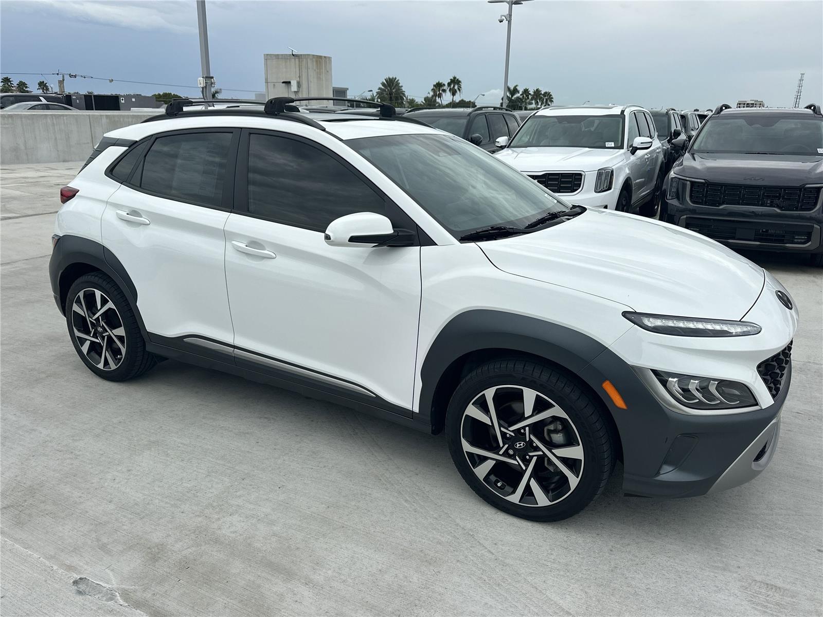 2023 Hyundai Kona Limited photo 3