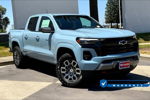 2025 Chevrolet Colorado Z71 photo 2