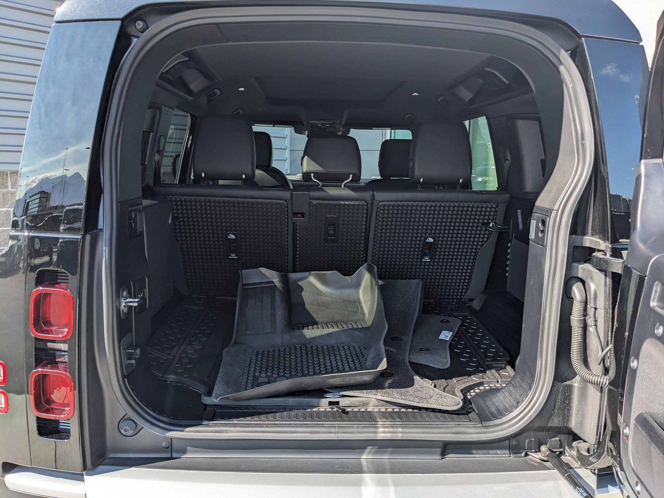 2024 Land Rover Defender 110 S photo 26