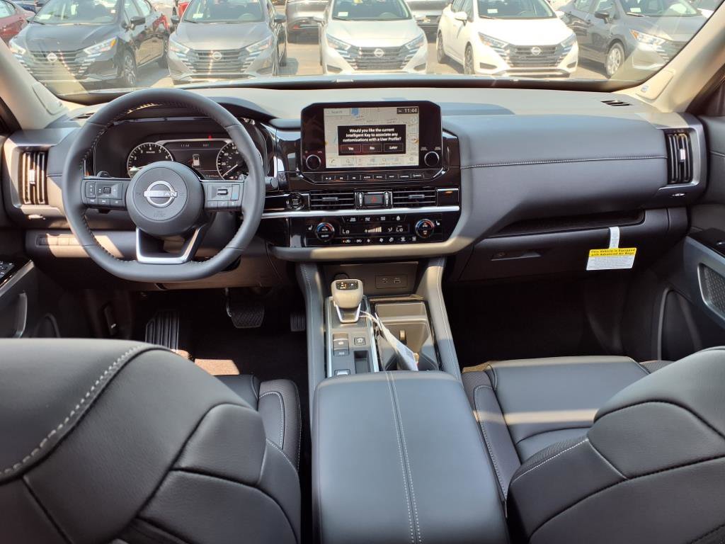 2025 Nissan Pathfinder SL photo 6