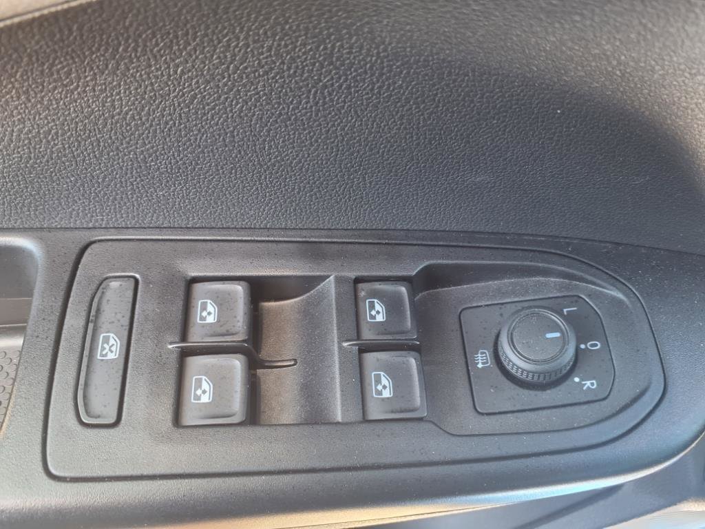 2024 Volkswagen Taos SE photo 4